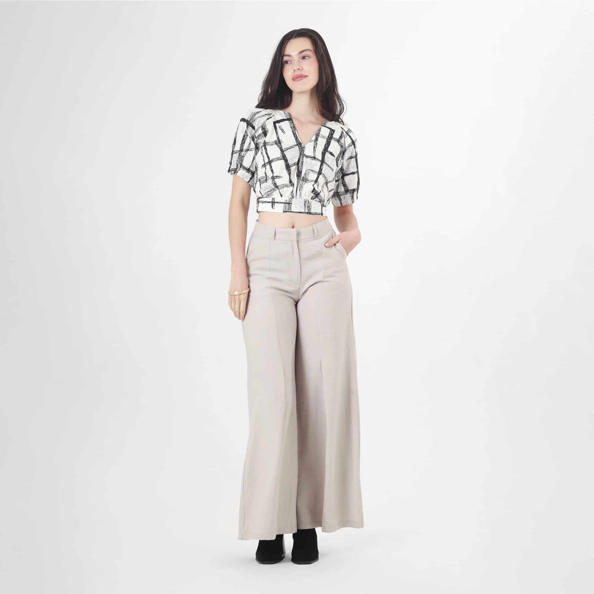 Blusa Cuello V Manga Corta - miniatura 3