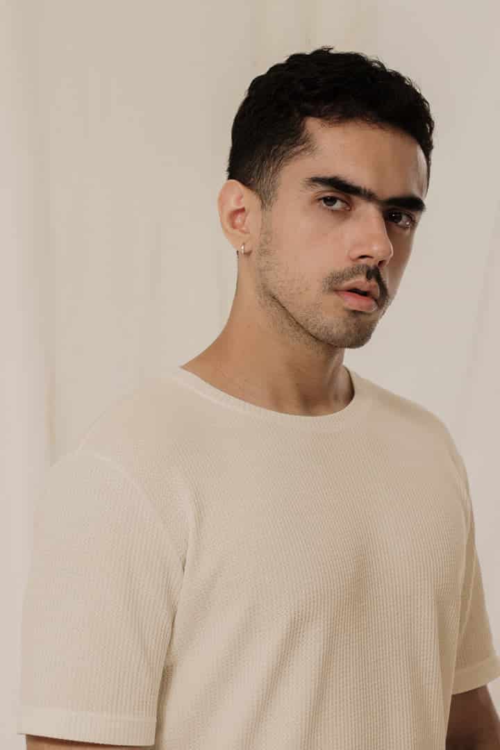 Camiseta texturizada beige - miniatura 4