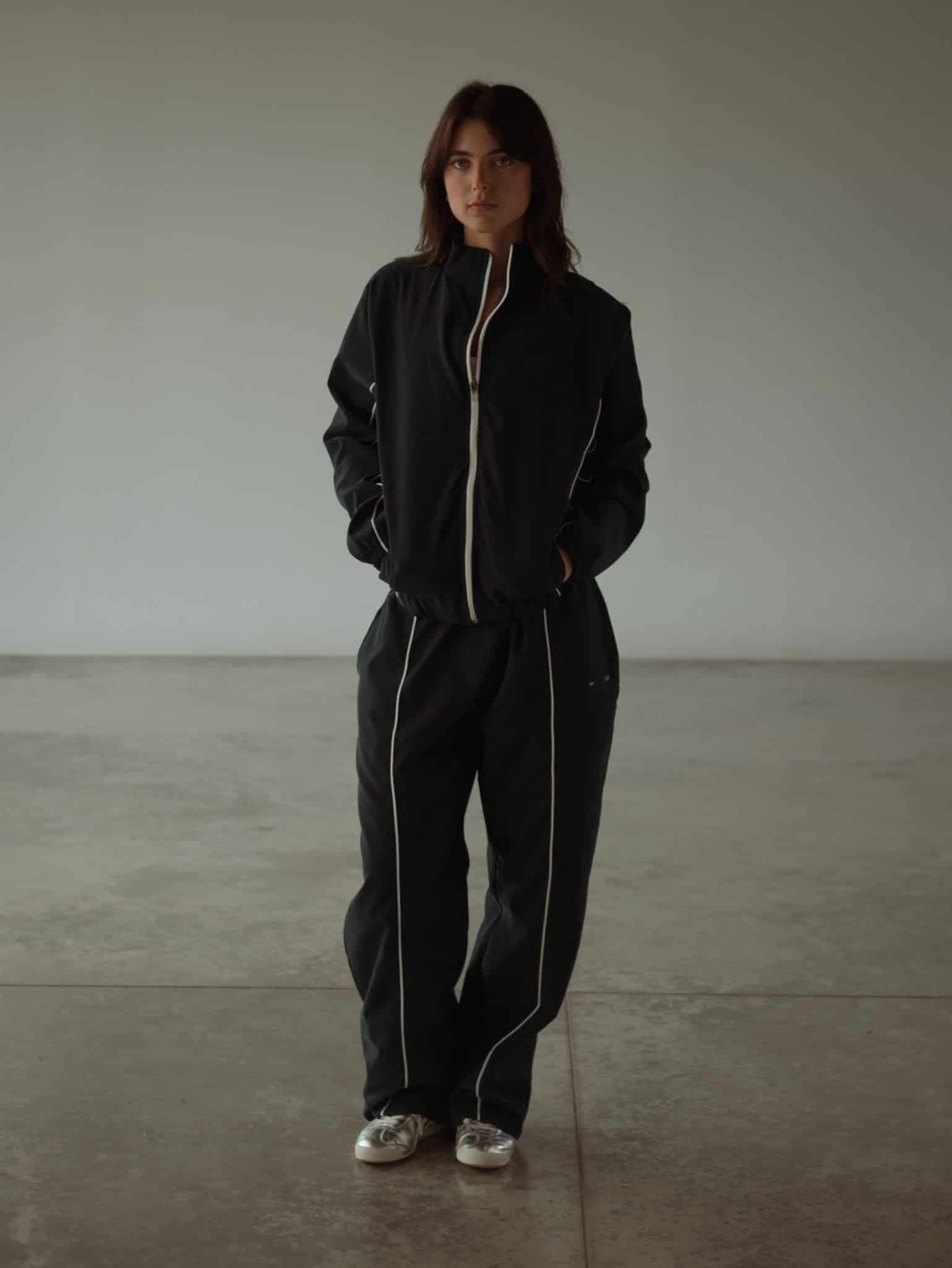 RETRO WINDBREAKER - BLACK - miniatura 5