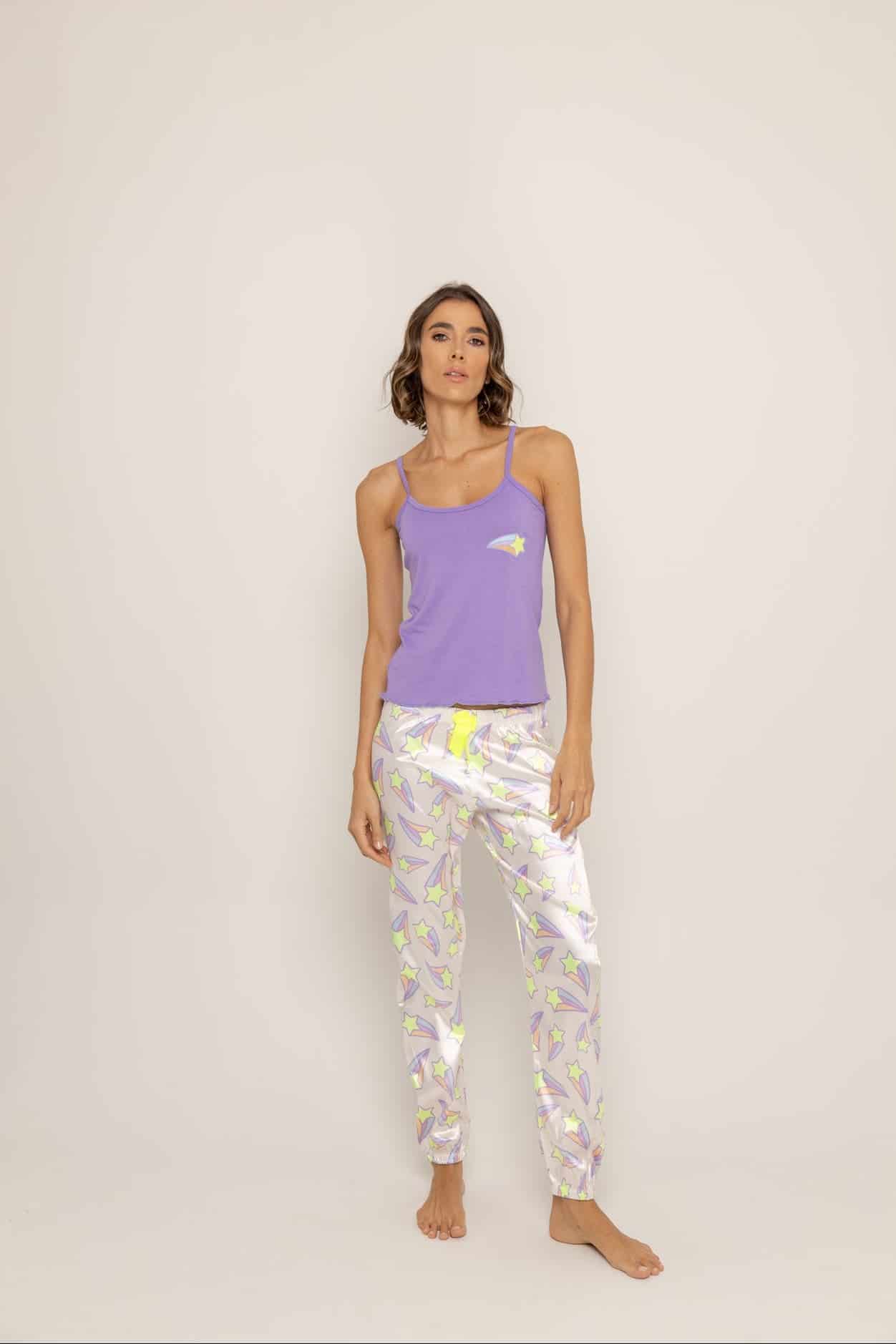 Conjunto pantalón satín marfil estrellas blusa morada - miniatura 5