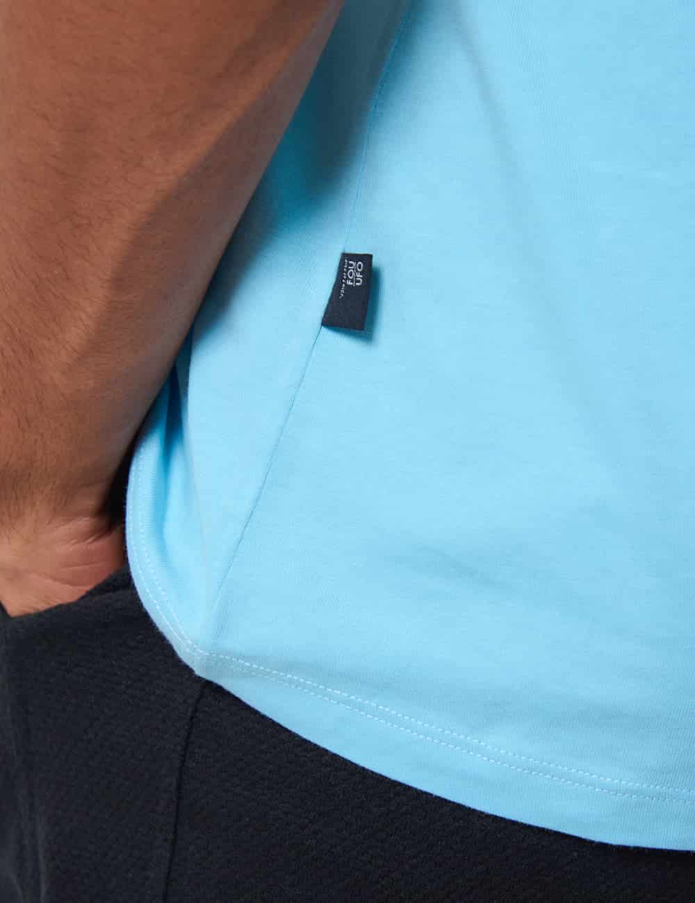 Camisilla Oversize Ojo de Mar Azul Claro Hombre - miniatura 4