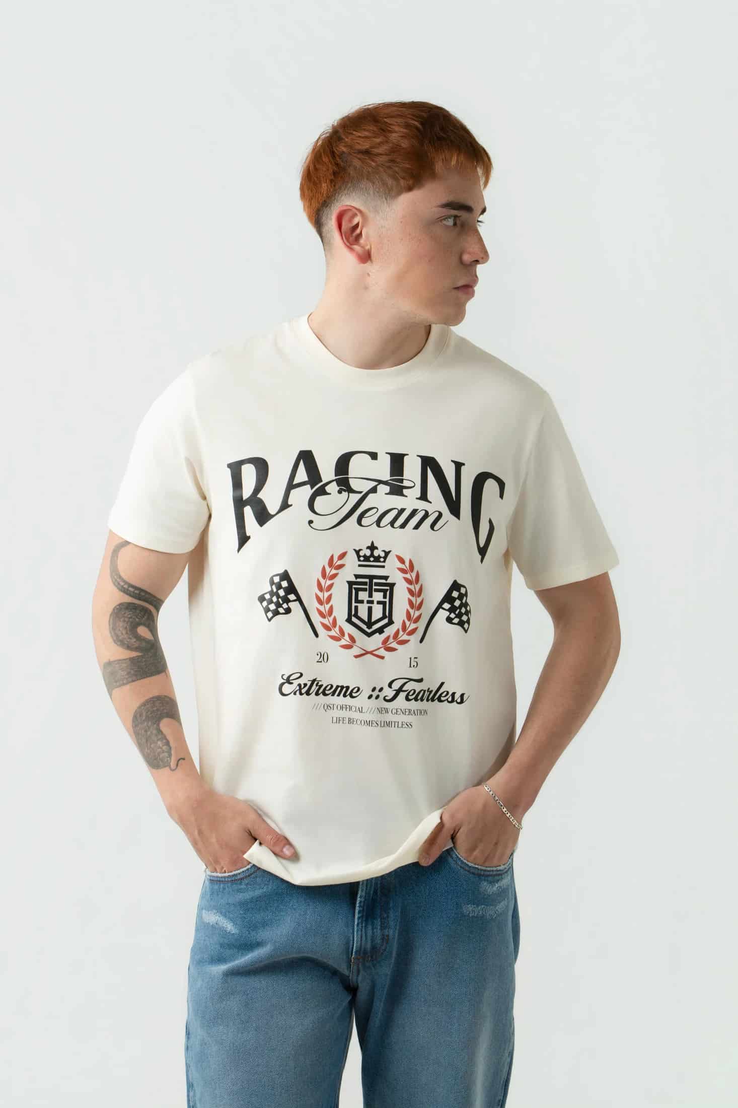 CAMISETA ESPECIAL ESTAMPADO LOCALIZADO COLOR IVORY - miniatura 2