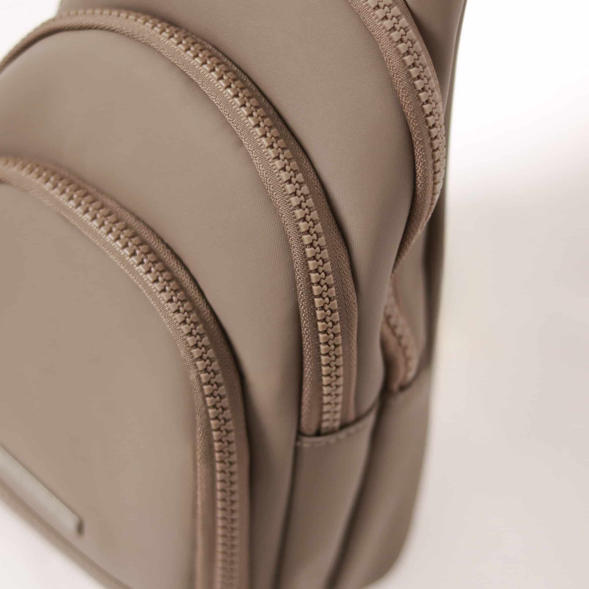 Bolso estilo canguro pequeño - miniatura 3