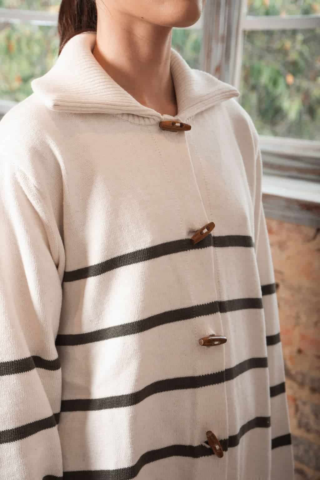 sweater botones madera crudo - miniatura 2