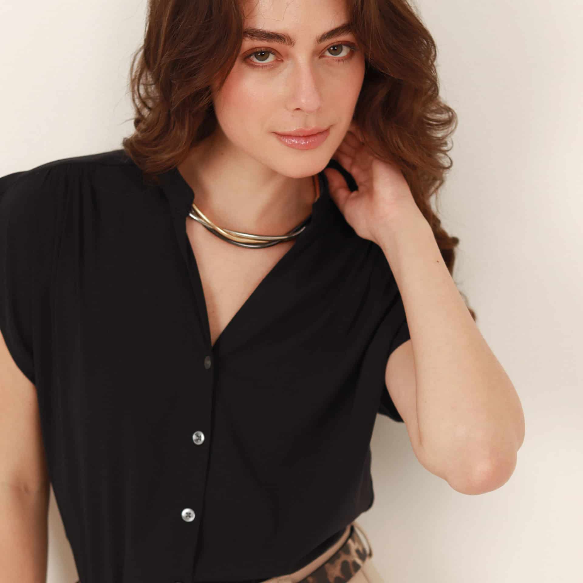 Blusa abierta cuello nerú manga sisa rodada - miniatura 12
