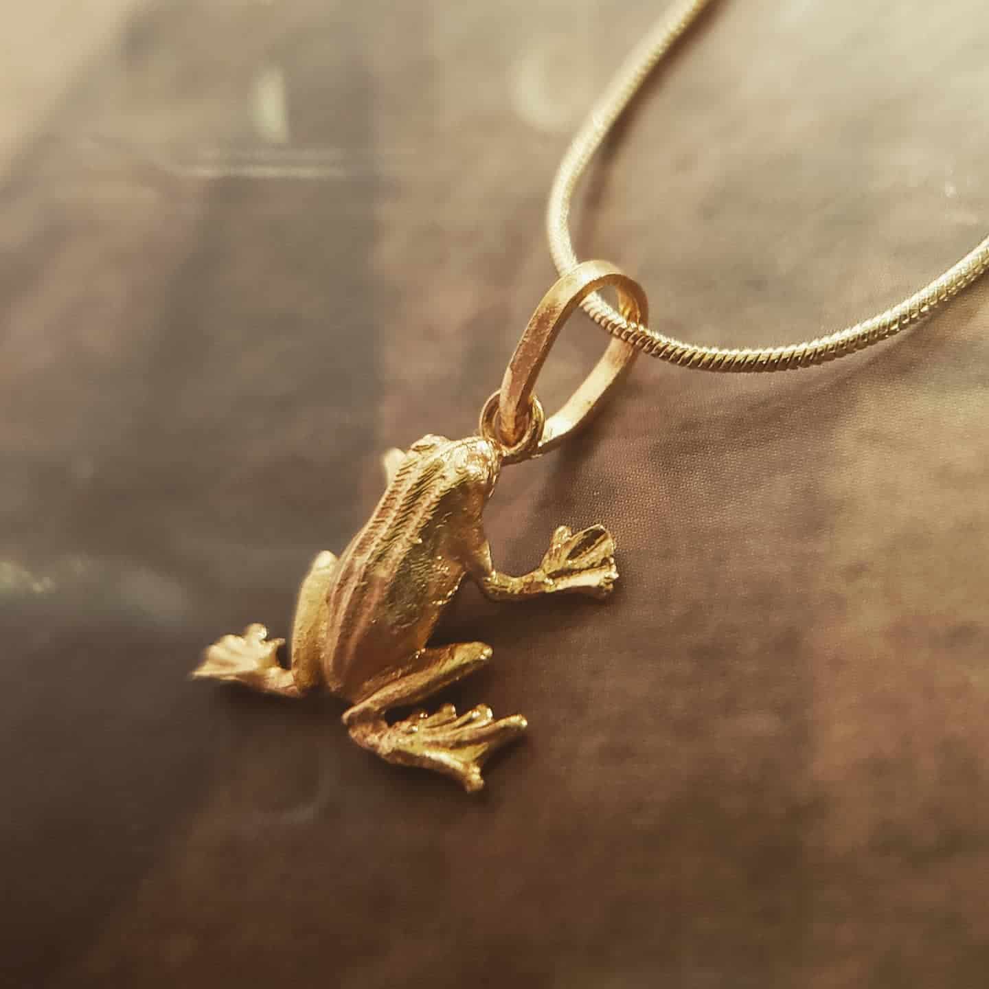 Cadena con rana pequeña - miniatura 3