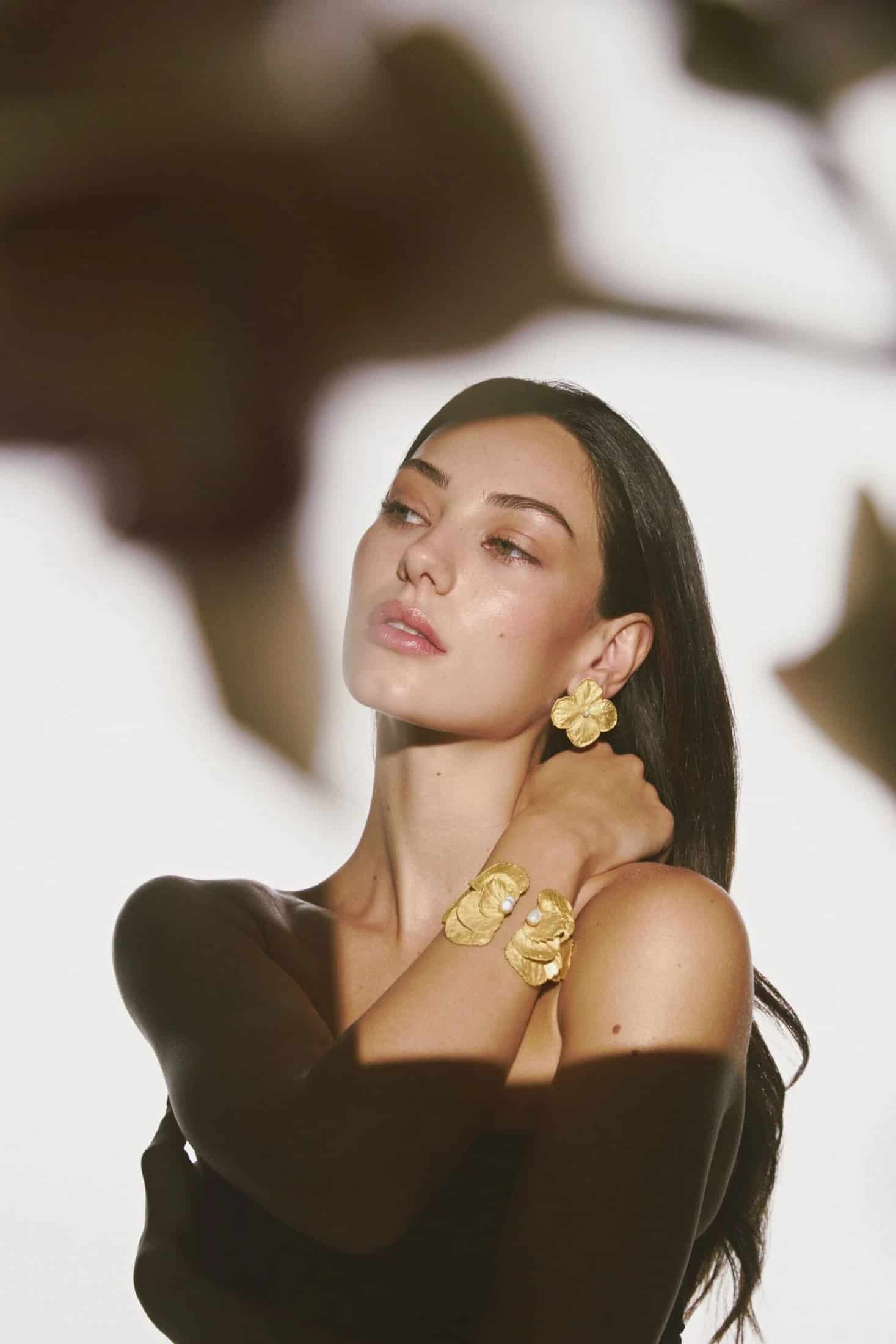 PULSERA HORTENSIAS DECONSTRUIDAS CON PERLA - miniatura 2
