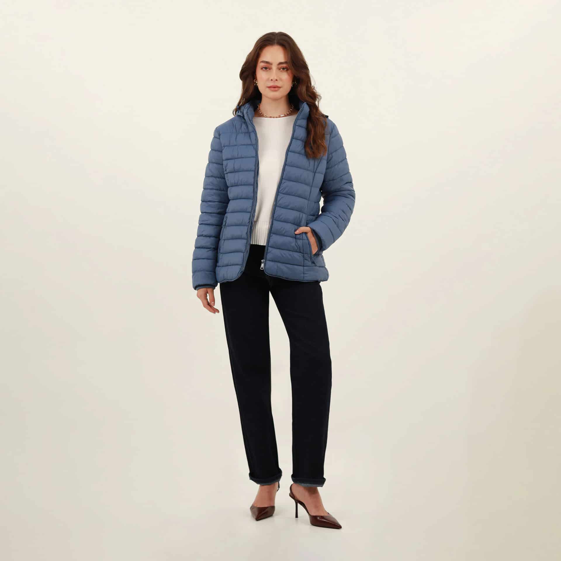 Chaqueta acolchada básica cuello alto con capucha - miniatura 1