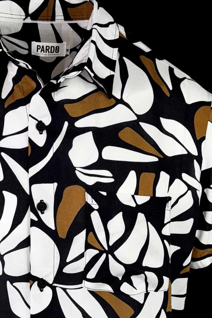 Camisa negra hojas - miniatura 4
