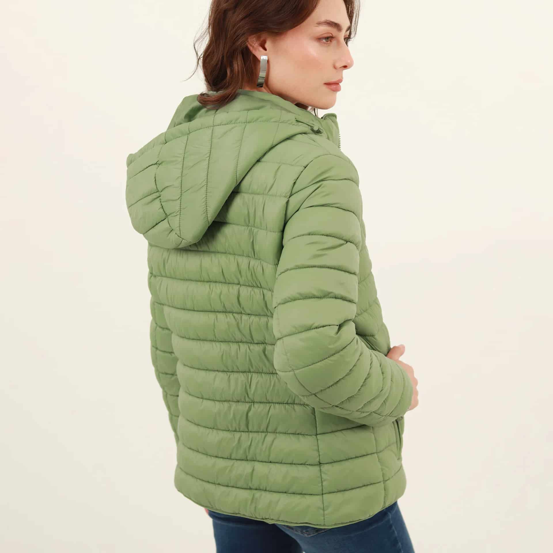 Chaqueta acolchada básica cuello alto con capucha - miniatura 21