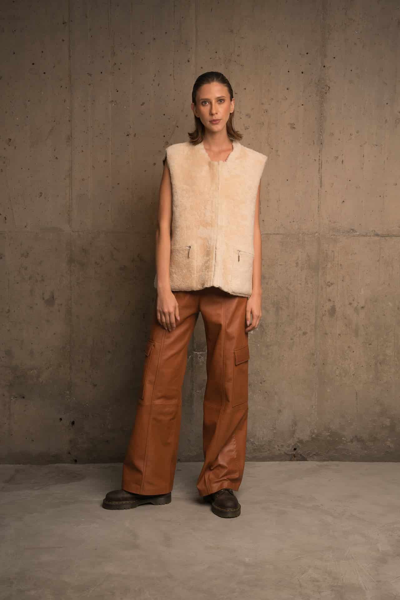 MAYA REVERSIBLE SHEEPSKIN VEST - miniatura 6
