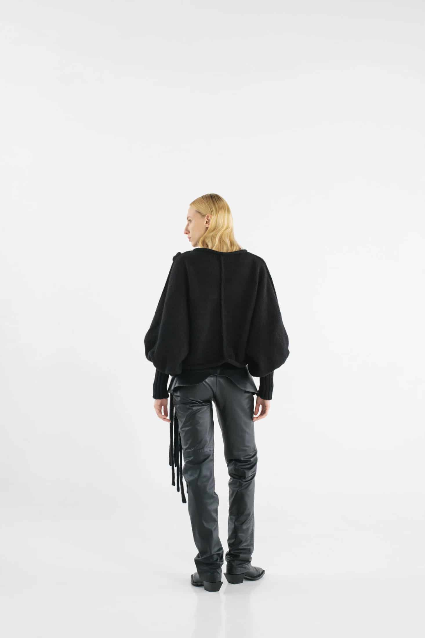 KNITTED SWEATER WITH LONG BRAIDS - miniatura 4