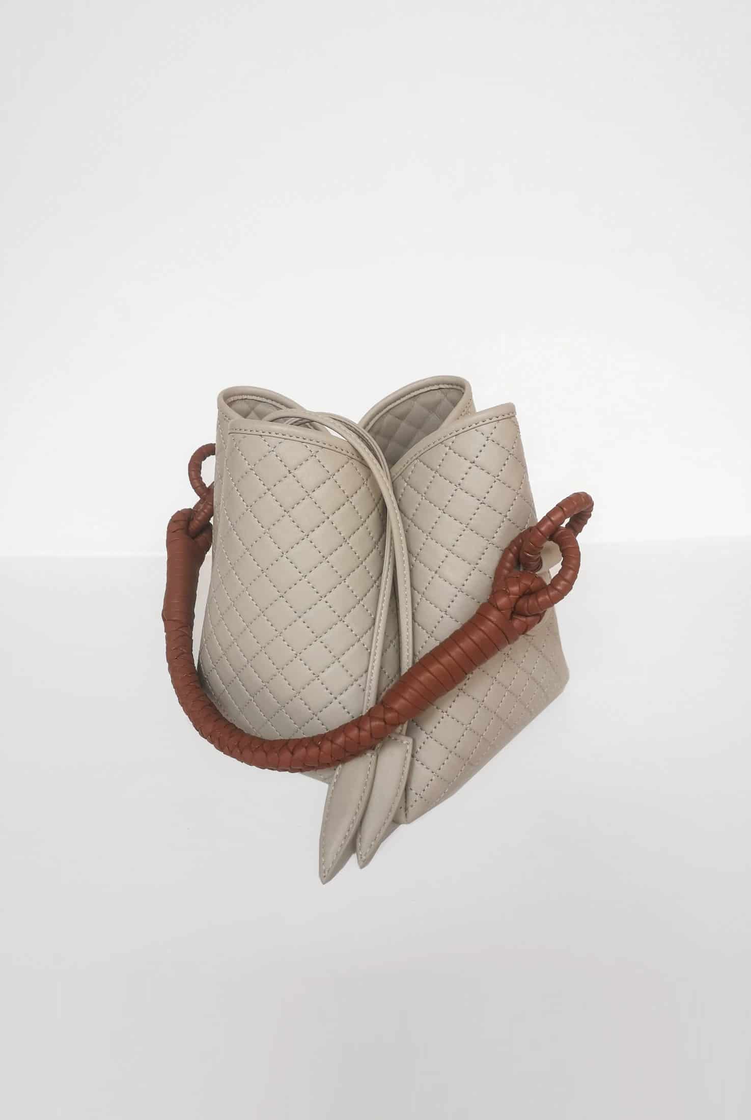 Tulip Mini Bucket Bag, Off-white & Brandy - miniatura 3