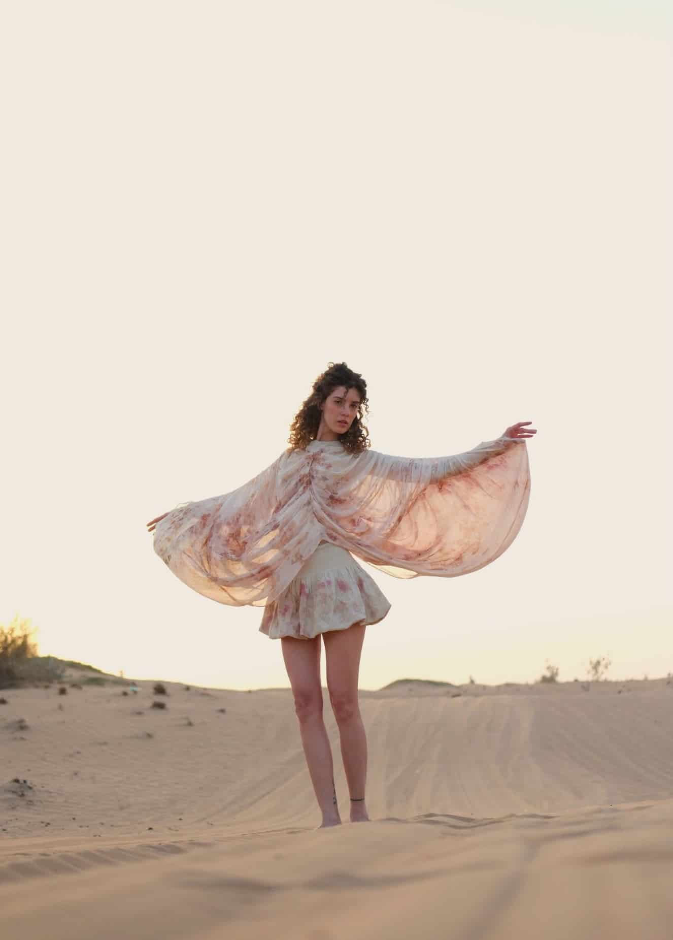Rose Draped Silk Georgette Cape - miniatura 5