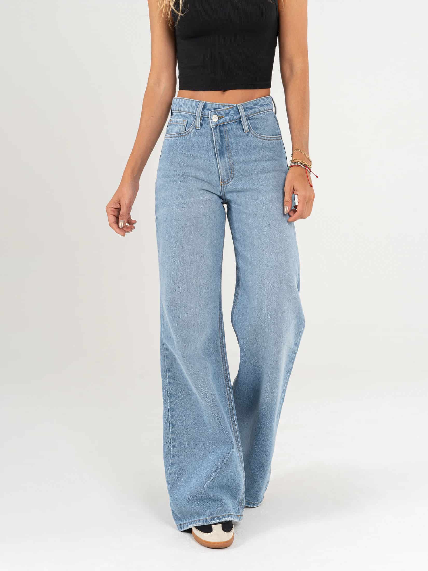 Ref: 064977 Jean Mom Flare, rígido, tiro alto, tono azul medio, detalle en pretina. - miniatura 1