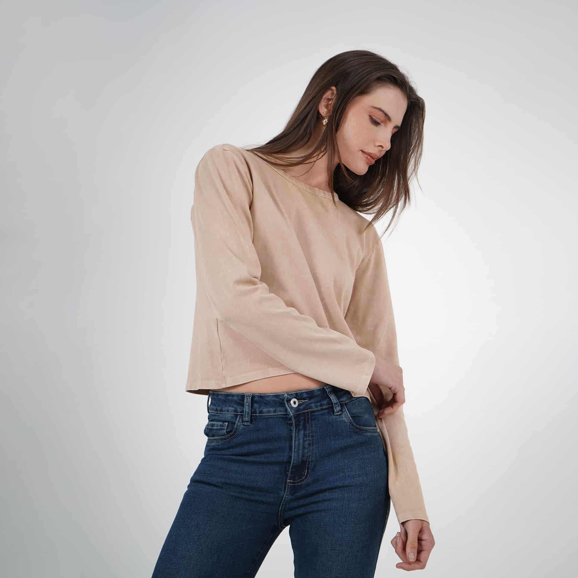 Camiseta crop cuello redondo manga larga y pinzas - miniatura 1