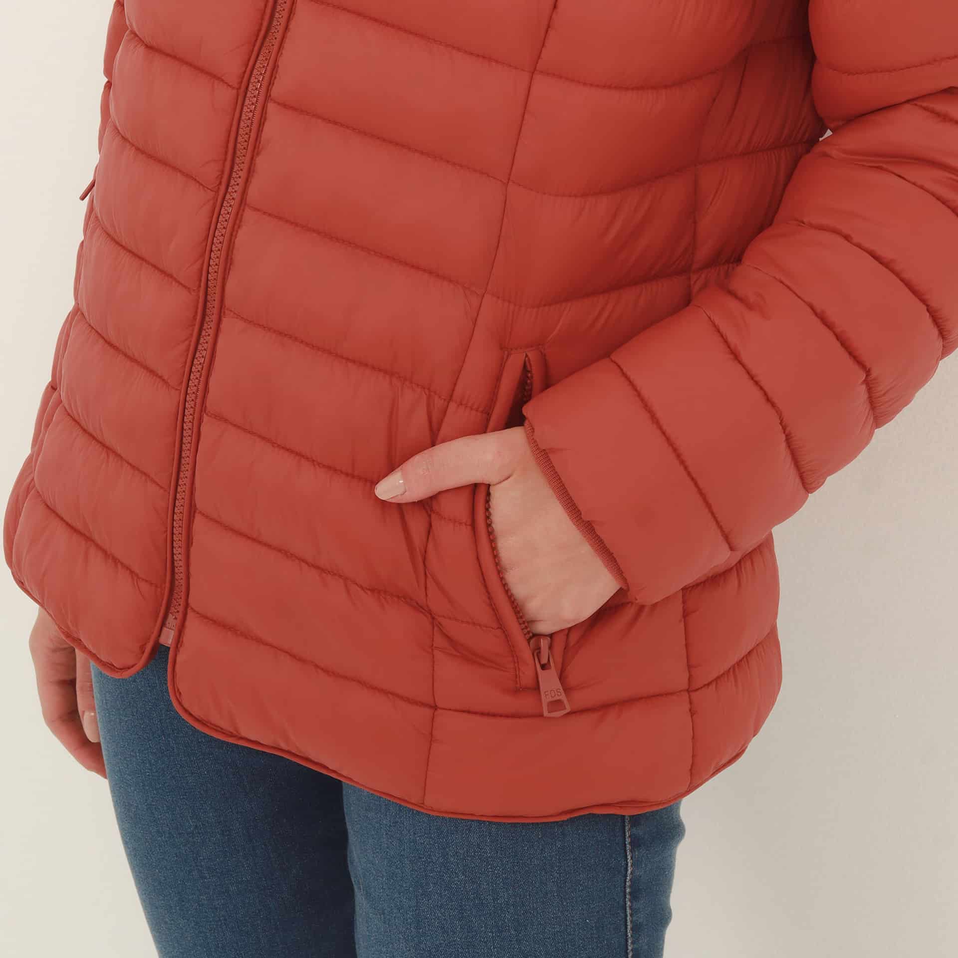 Chaqueta acolchada básica cuello alto con capucha - miniatura 54