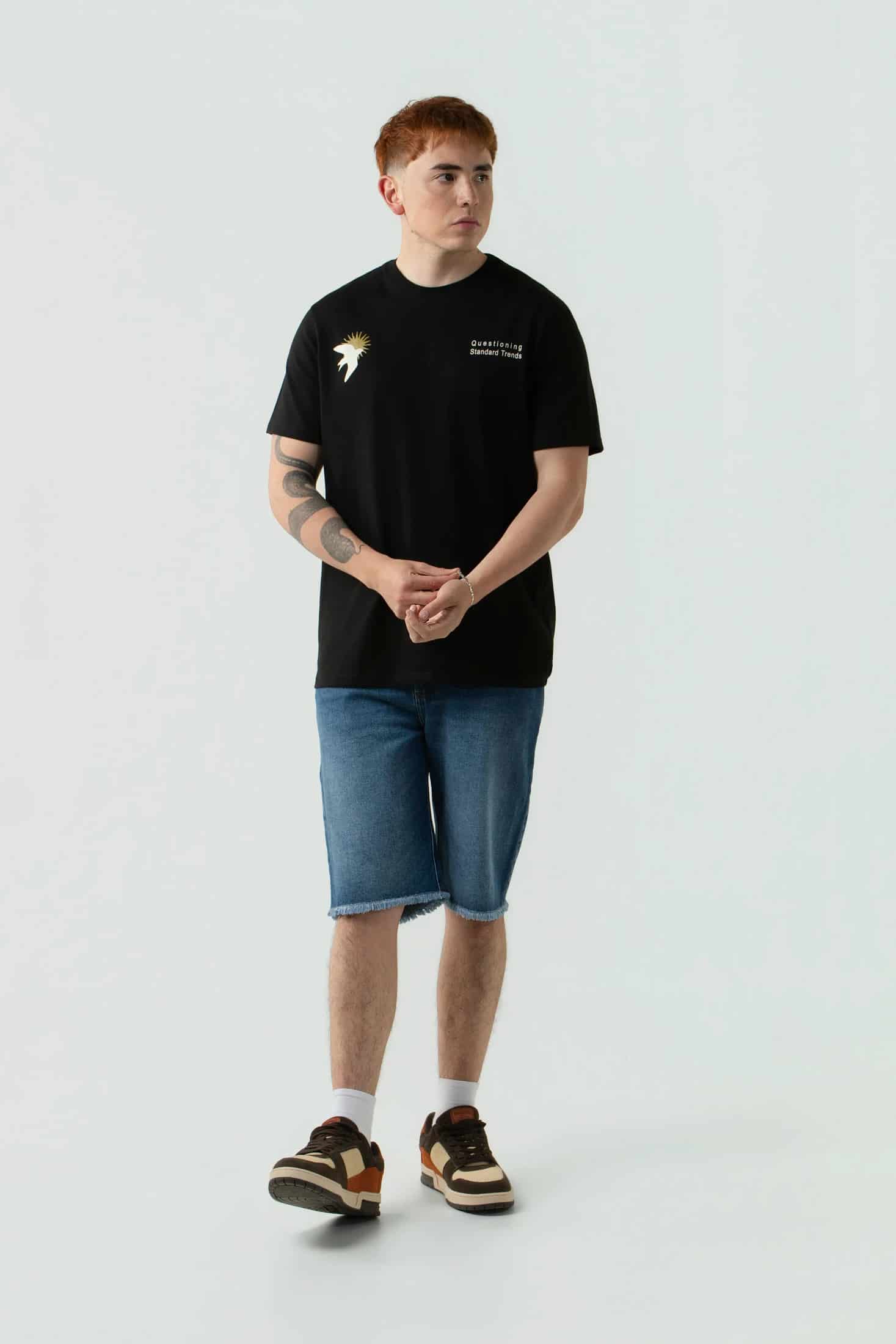 CAMISETA ESPECIAL ESTAMPADO LOCALIZADO COLOR NEGRO - miniatura 4
