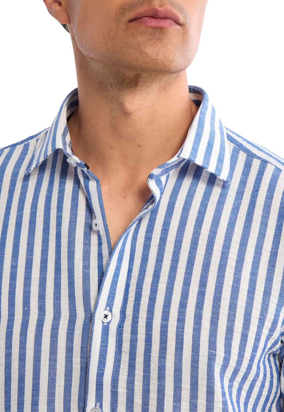 Camisa en lino azul a rayas blancas - miniatura 5