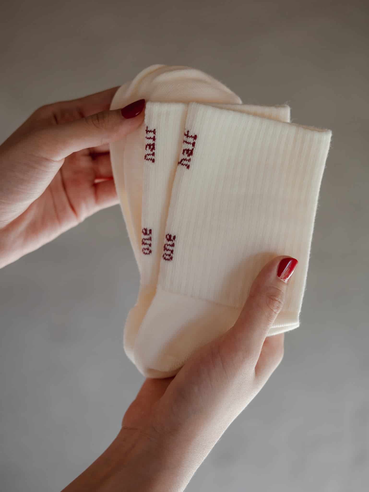 OUTLINE RIB SOCKS - CREAMY & RED - miniatura 1