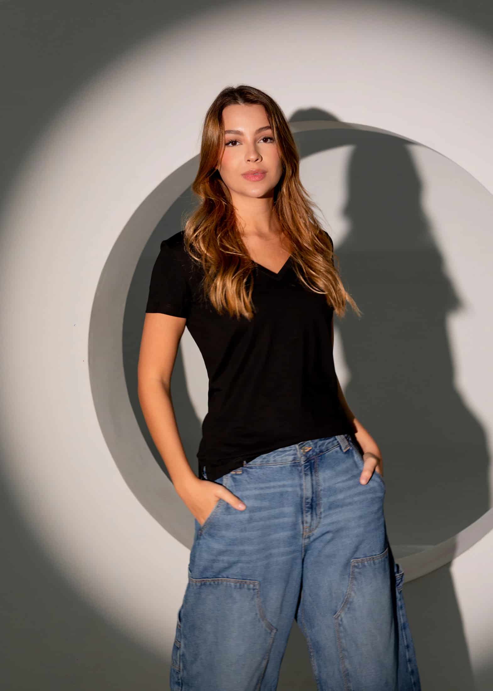 Básica Algodón Pima V-Neck Tee - miniatura 2