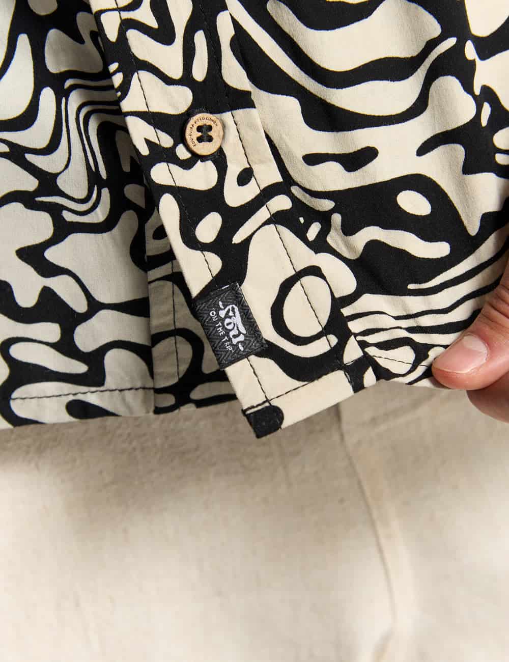 Camisa Regular Fit Pareidolia  negro + crudo Hombre - miniatura 6