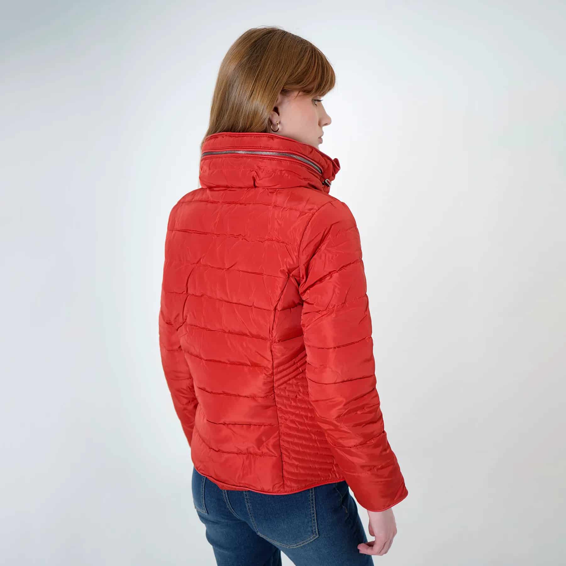 Chaqueta acolchada cuello alto con capucha interna - miniatura 57