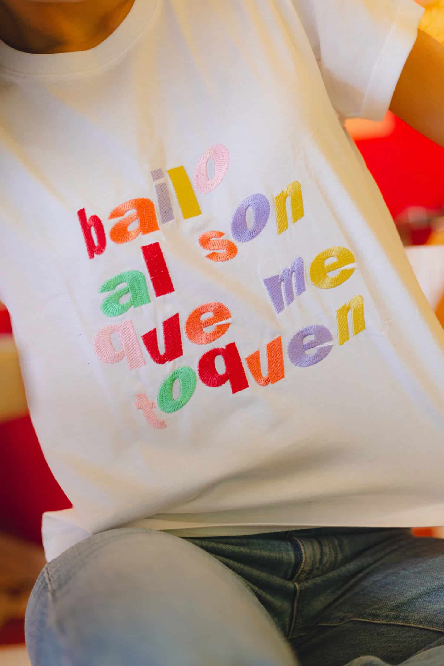 Bailo Al Son Que Me Toquen Embroidered Oversized Tee - miniatura 2