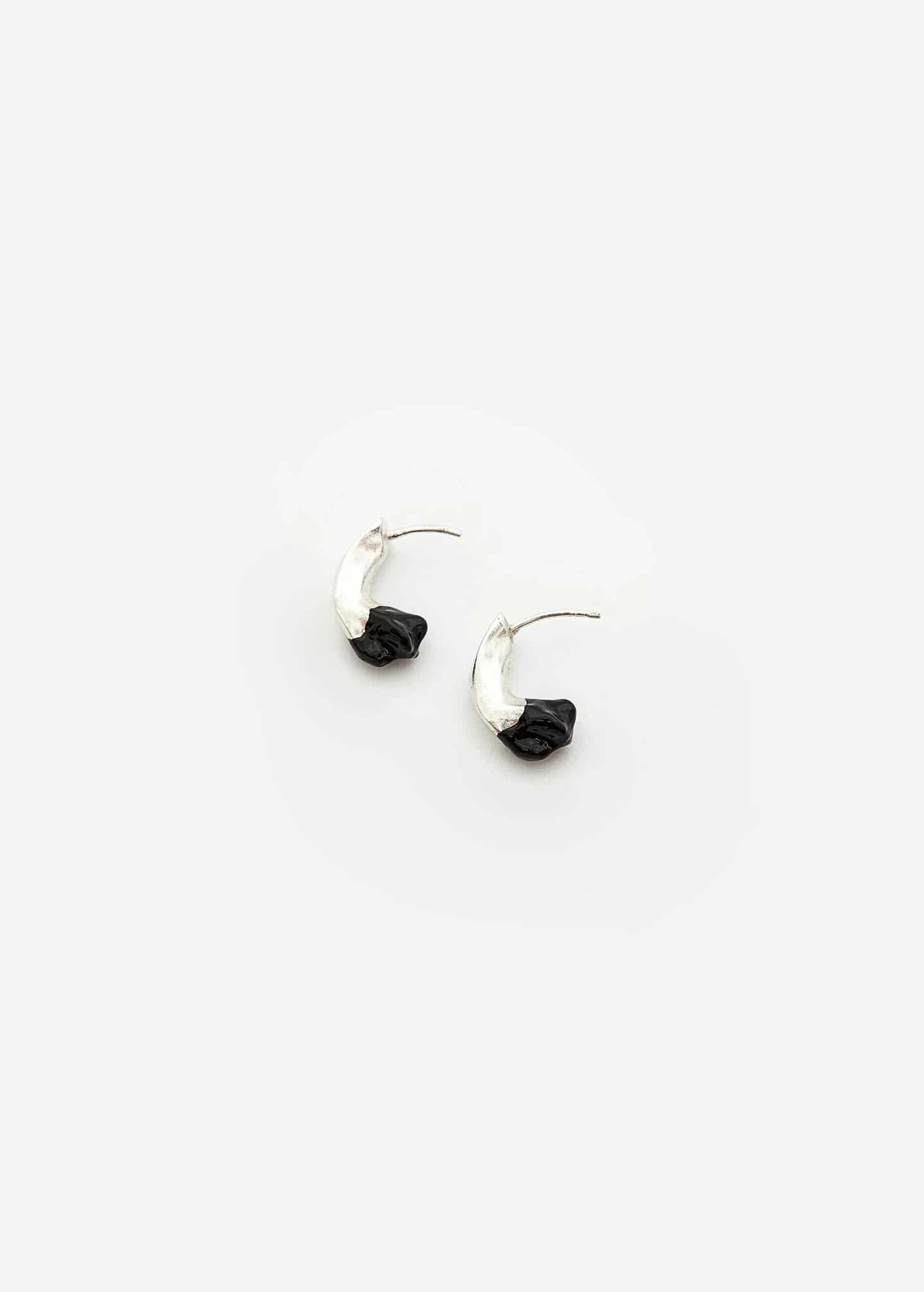 Mini Petal Curve Stud Plata Negro - miniatura 1