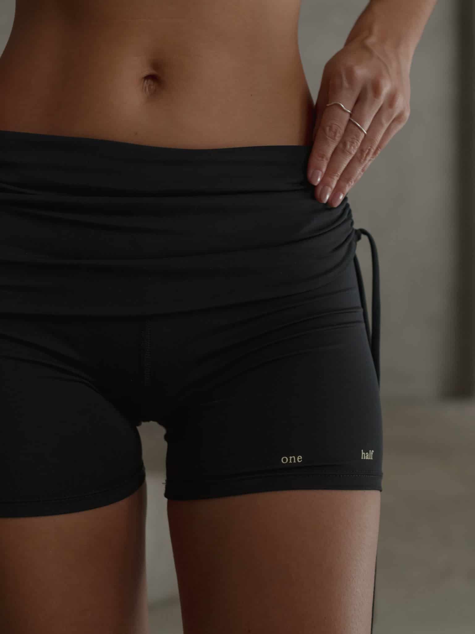 RUCHED WAIST ACTIVE SHORTS - BLACK - miniatura 7