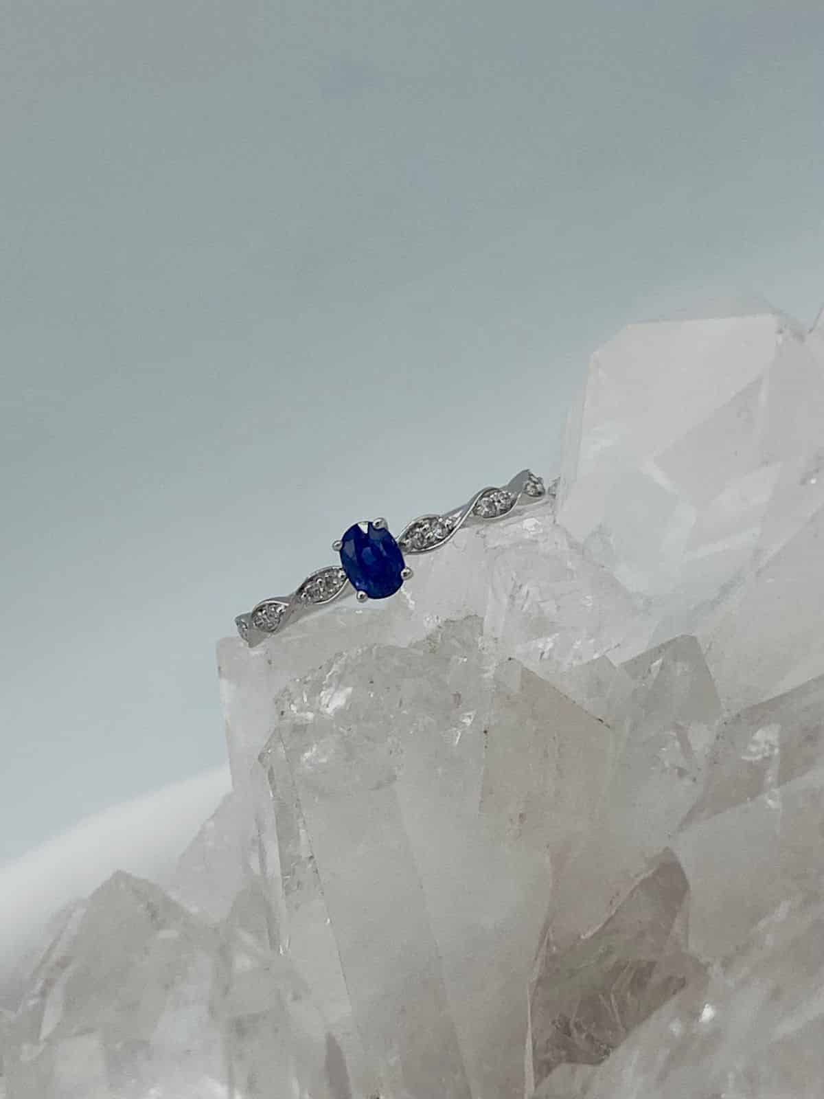 Anillo Zafiro con Diamantes en Oro Blanco 18 k - miniatura 1
