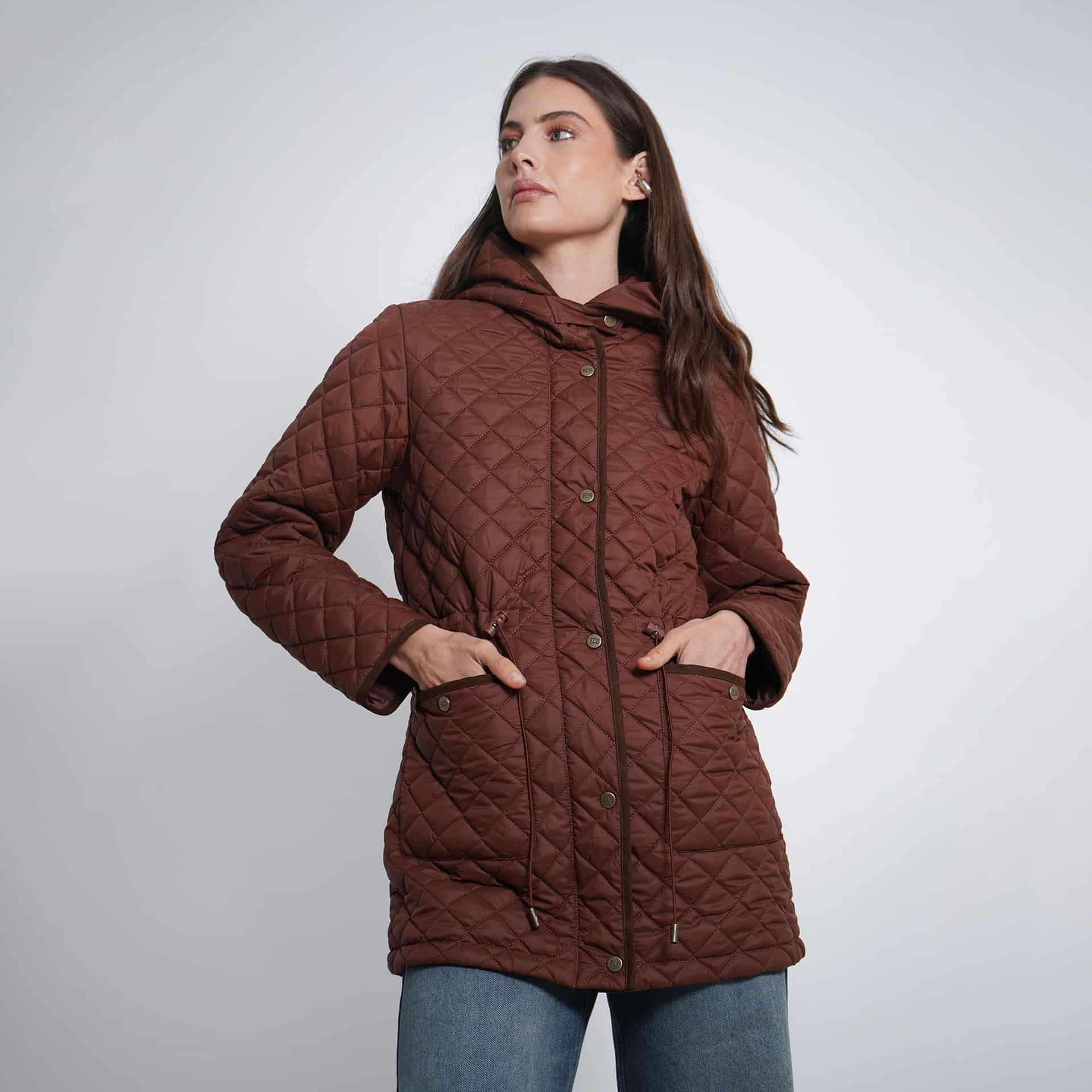 Chaqueta acolchada larga cuello alto con capucha y ajuste en cintura - miniatura 20