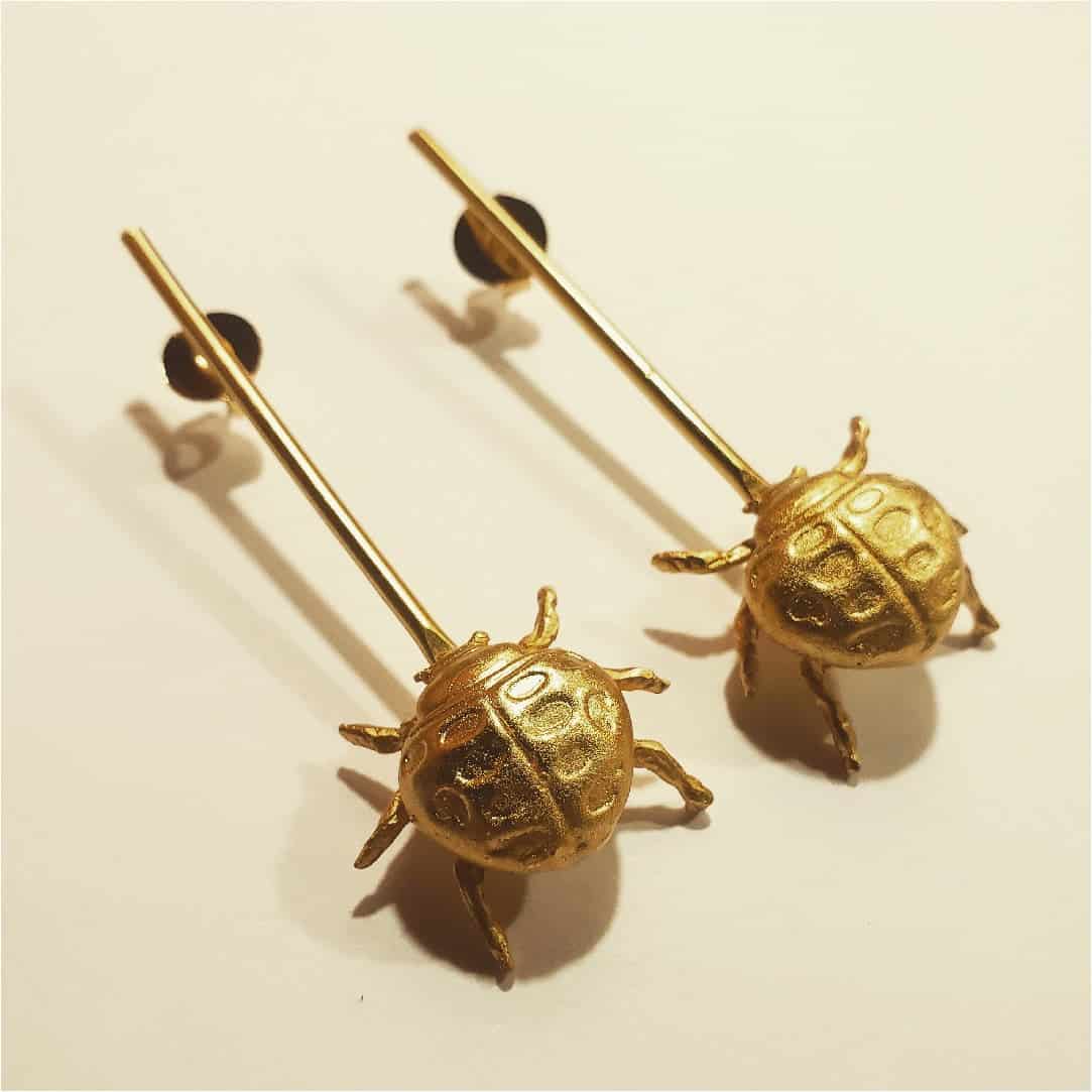 Aretes largos con mariquita pequeña - miniatura 3