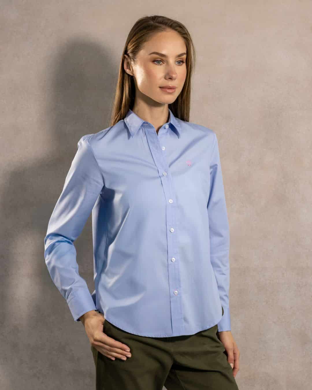 Camisa Antimanchas de Mujer Light Blue Logo Rosado - miniatura 4