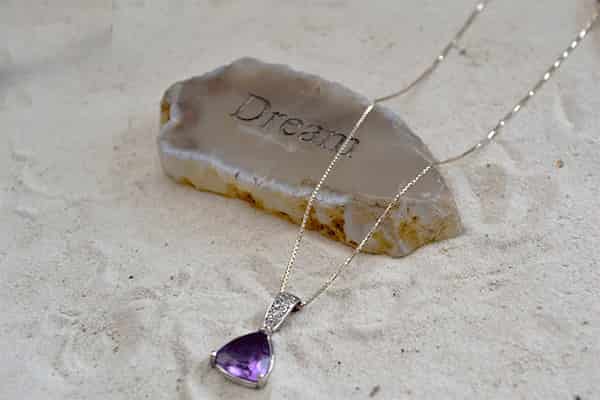 Dije Amatista con Diamantes en Oro blanco 18K - miniatura 2