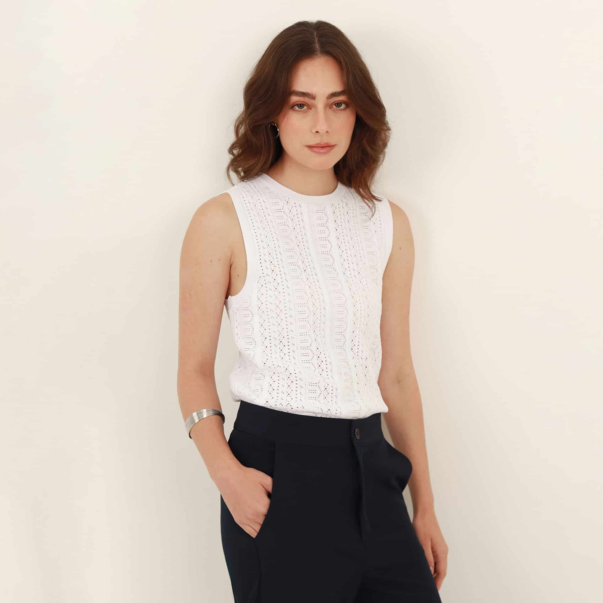 Blusa cuello recondo manga sisa con textura - miniatura 2