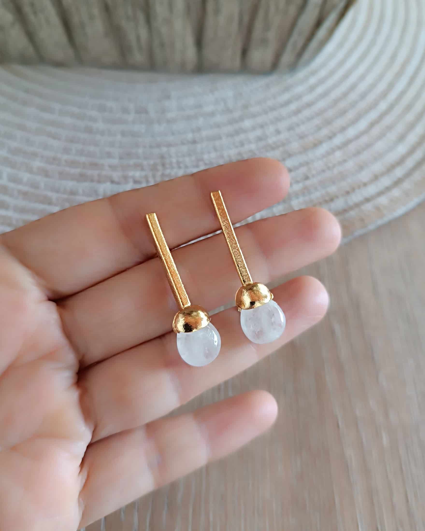 Aretes en bronce y cuarzo cristal, Fernanda - miniatura 5