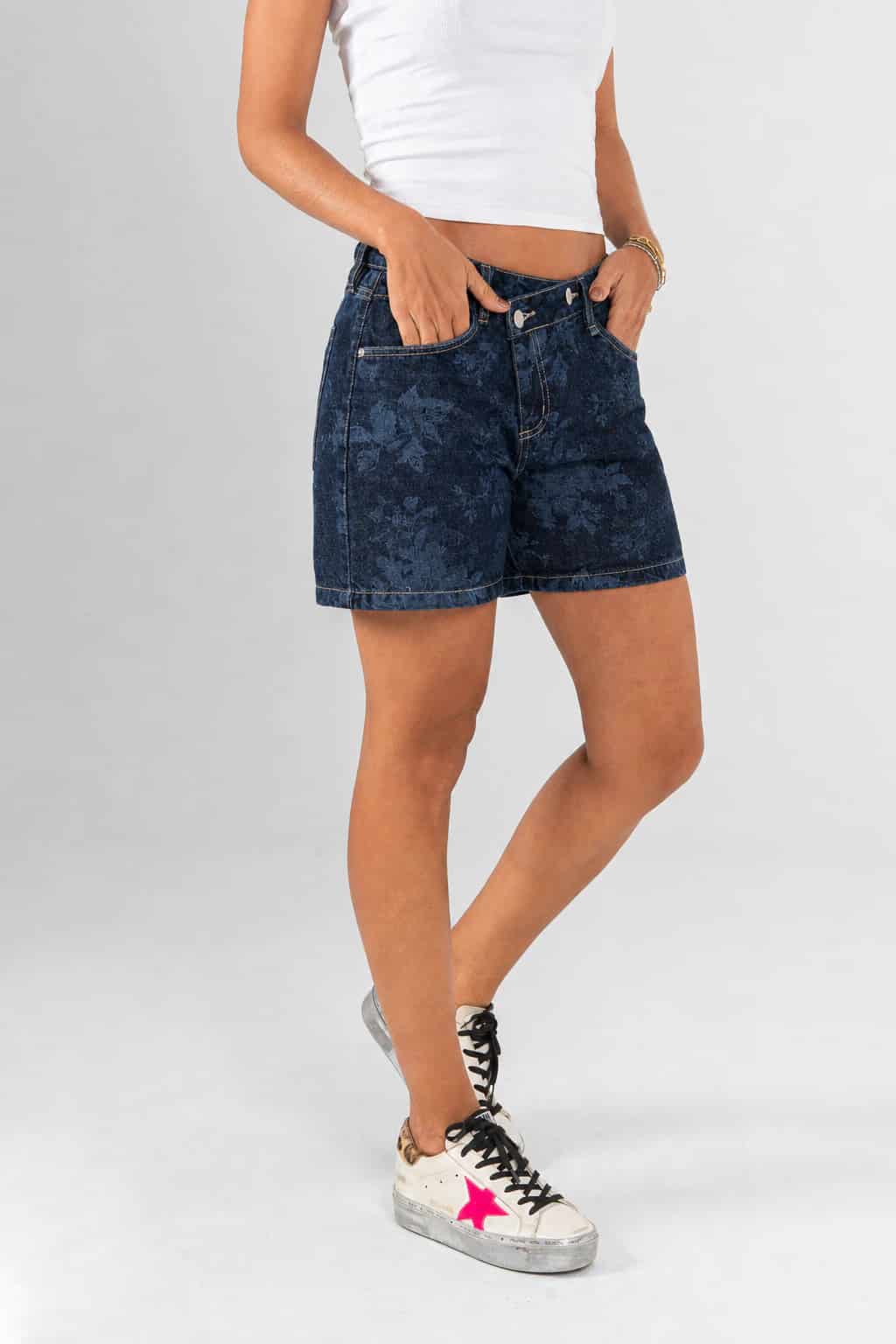 Ref: 066485 Short rígido, tiro medio, detalle en pretina, tono azul oscuro. - miniatura 2