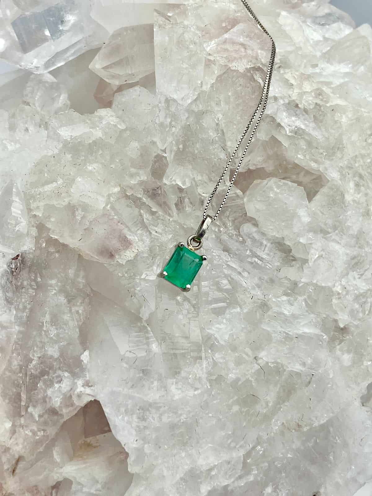 Dije Esmeralda en Oro Blanco 18K - miniatura 2