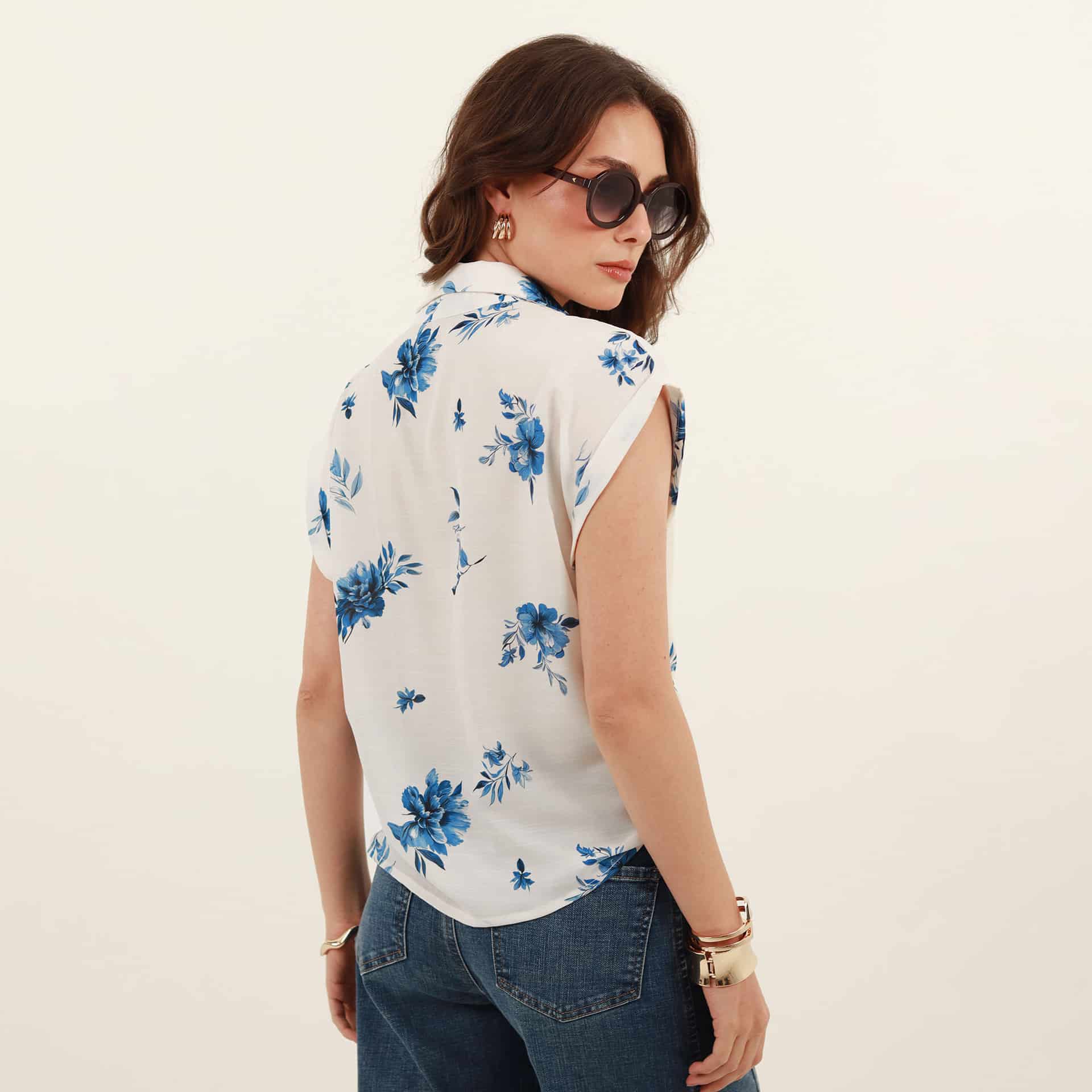 Blusa estampada abierta cuello sport manga corta rodada - miniatura 5