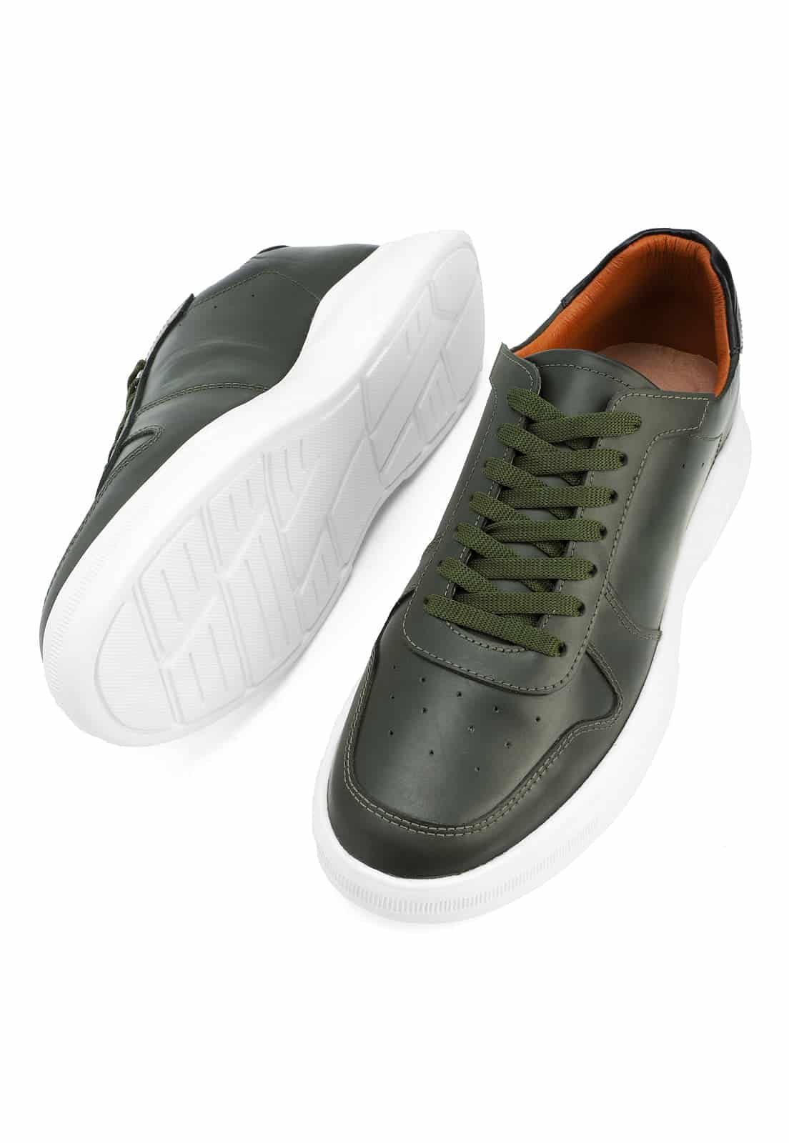Tenis verdes con suela blanca y talón negro - miniatura 4