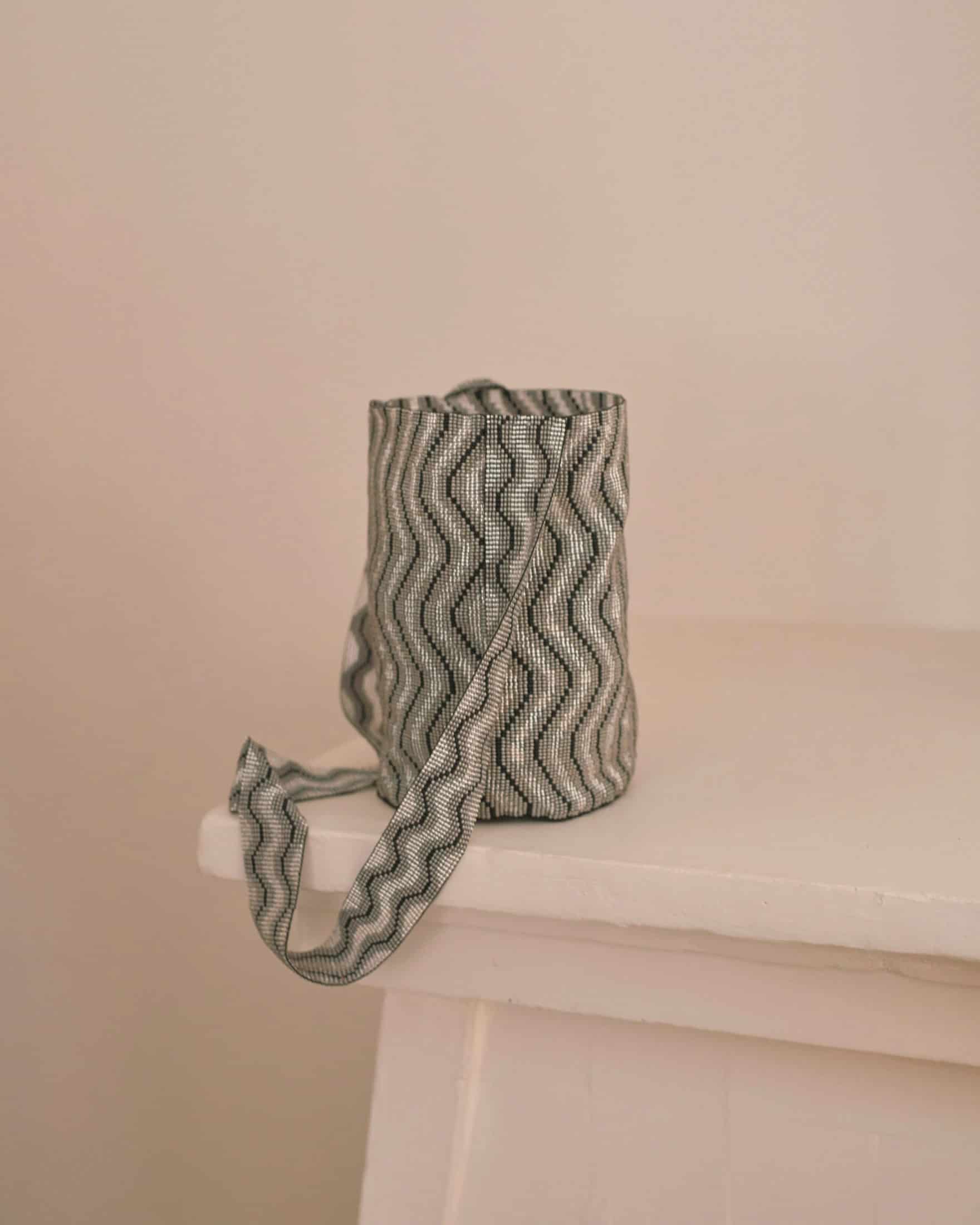 Happiness Comes in Waves Bag - Silver/Black - miniatura 3