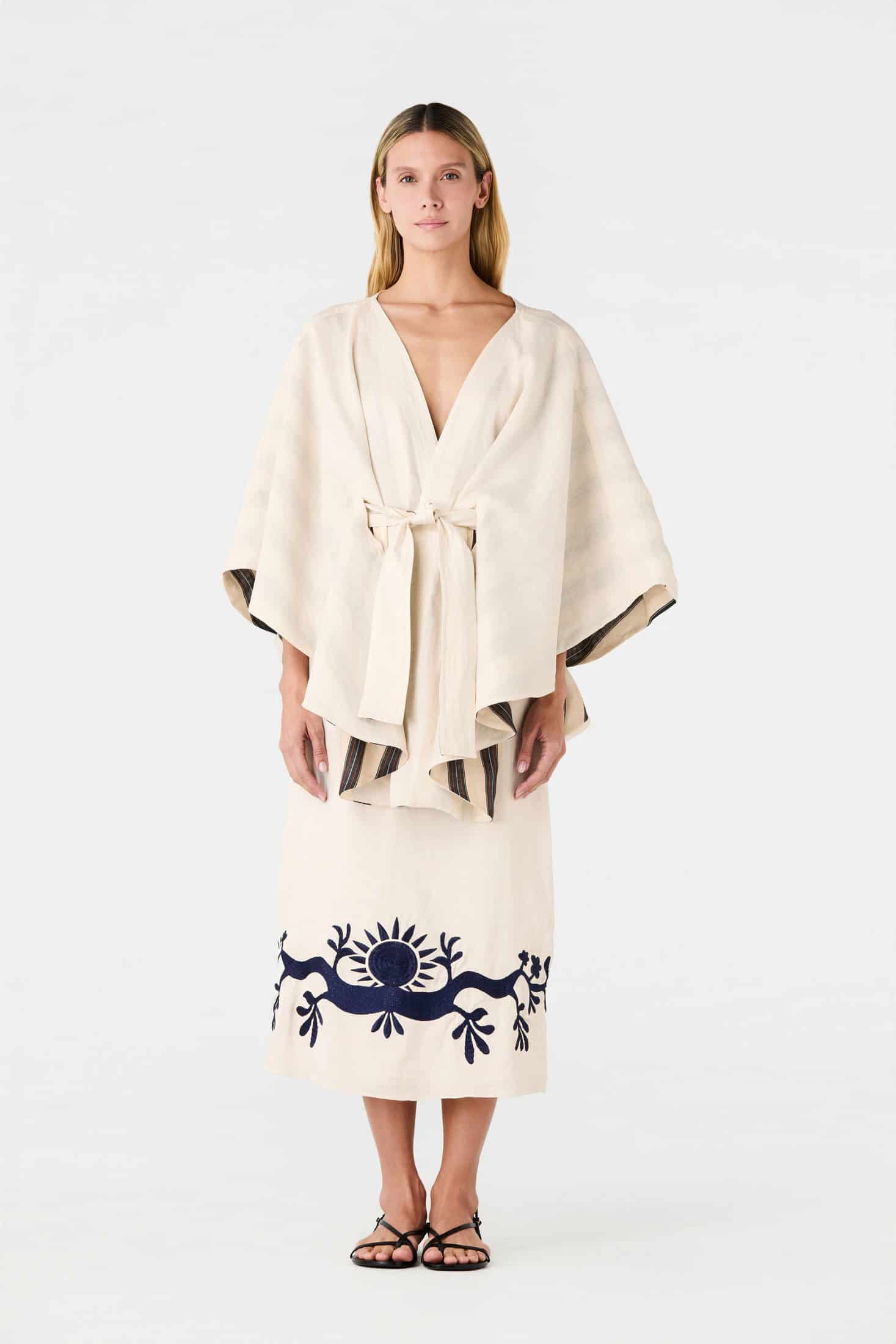 Cavalo Embroidered Linen Poncho / Ivory and Navy - miniatura 6
