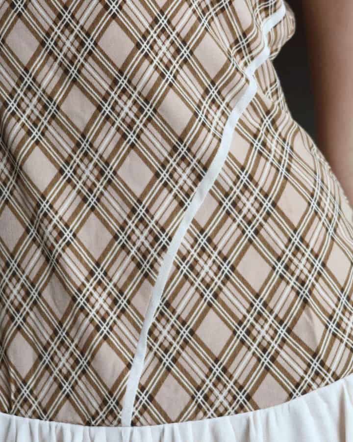 VESTIDO MINIPLAID DE CUADROS CON CORSET CREMA - miniatura 9
