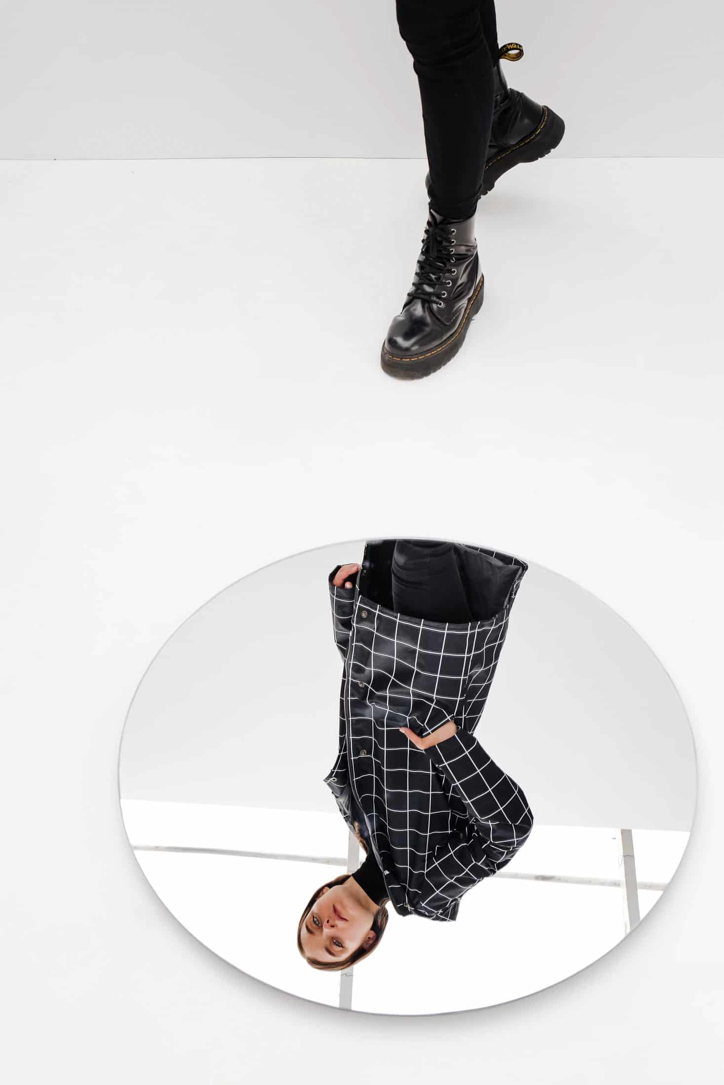 RAINCOAT GRID (PRE-ORDER) - miniatura 2