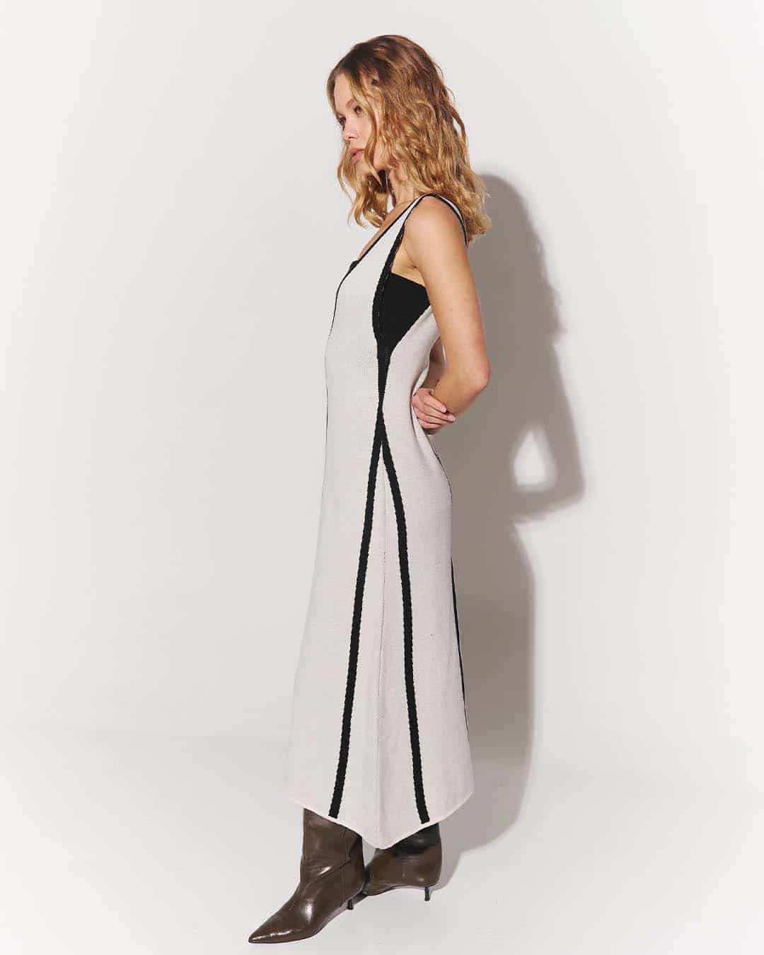 Vestido tejido con líneas asimétricas - miniatura 4
