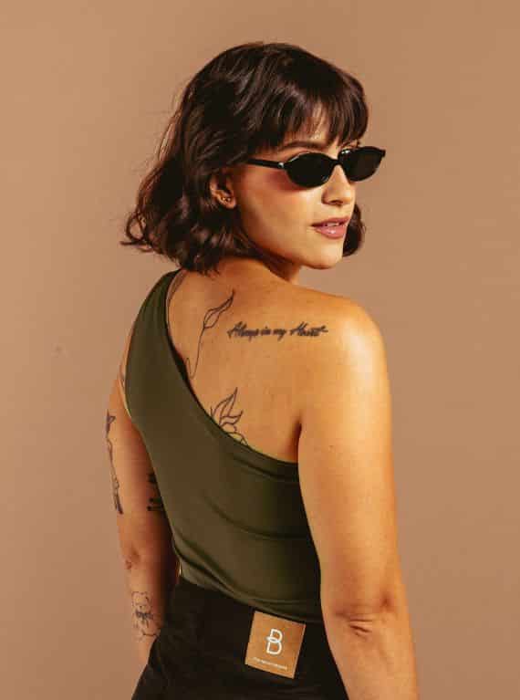 BLUSA ASIMÉTRICA VERDE OLIVO - miniatura 3
