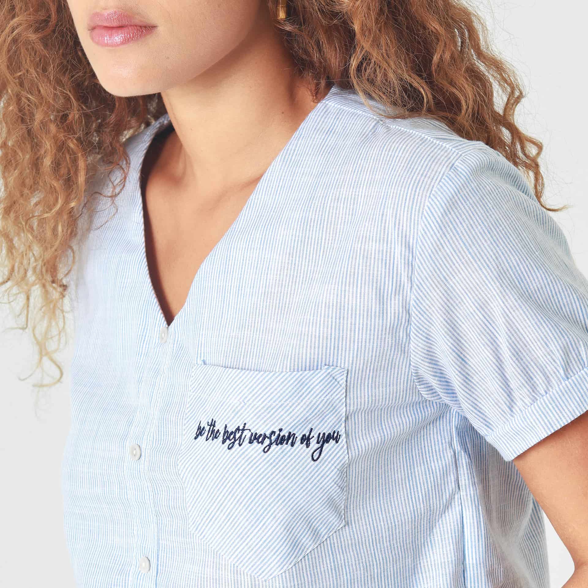 Blusa Crop Cuello V Manga Corta - miniatura 2
