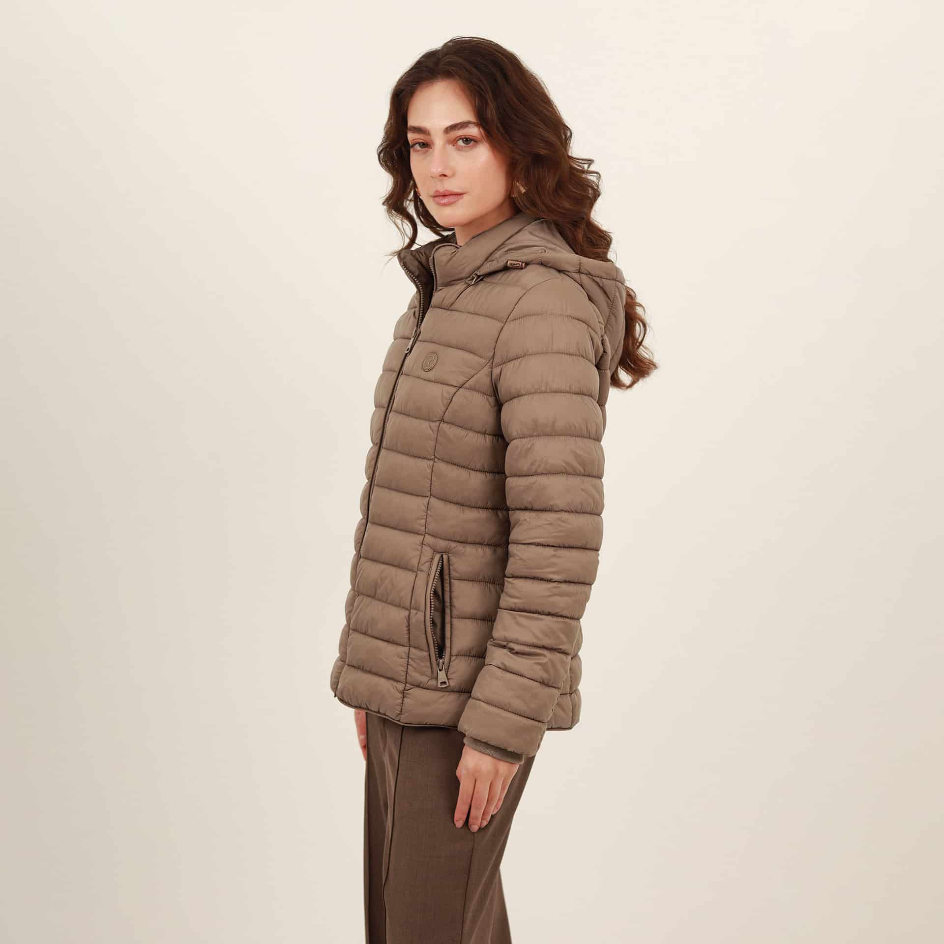 Chaqueta acolchada básica cuello alto con capucha - miniatura 30