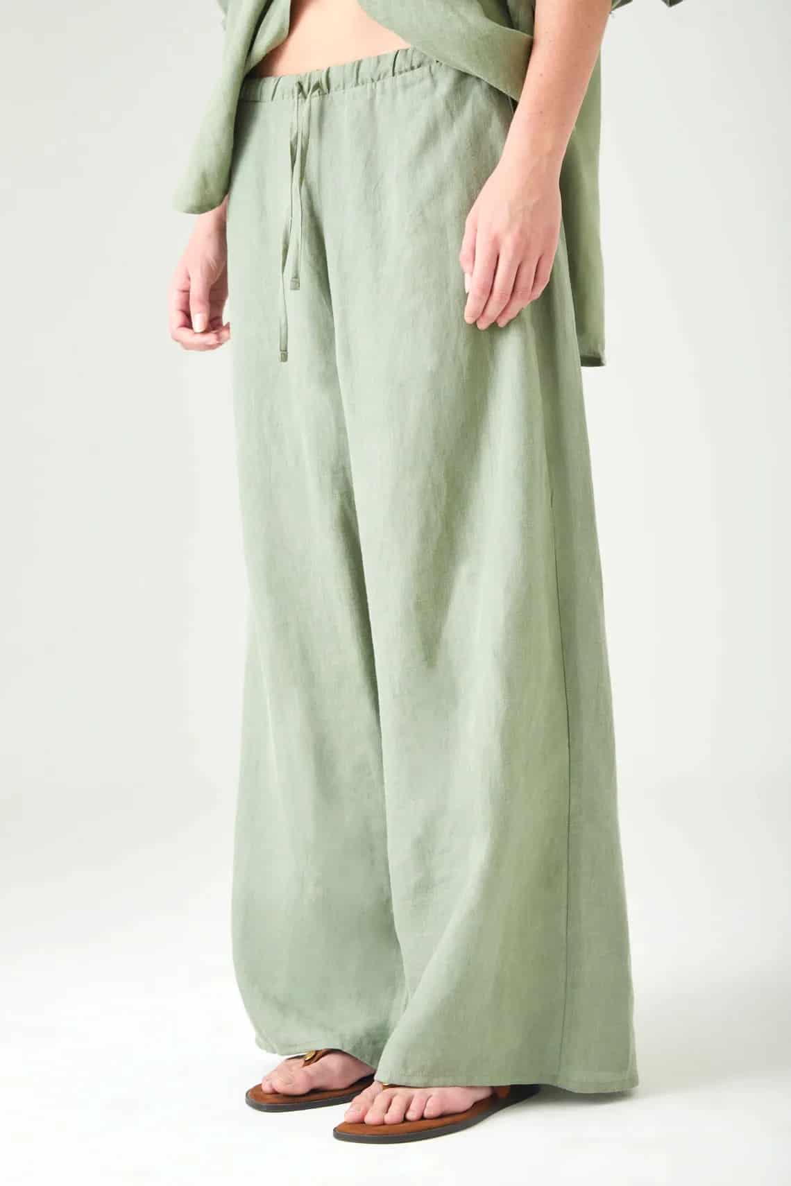 Pantalón pierna ancha con pretina elástica en lino verde salvia para mujer - miniatura 3